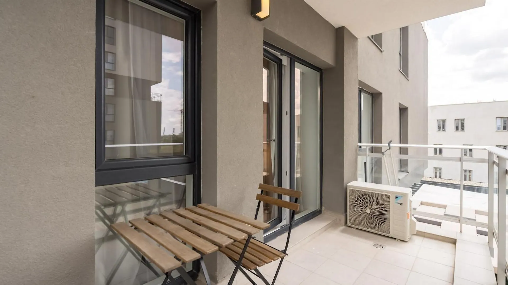 Arrivederci - Elegant 1Br In Belvedere Residence Bucharest 0*,